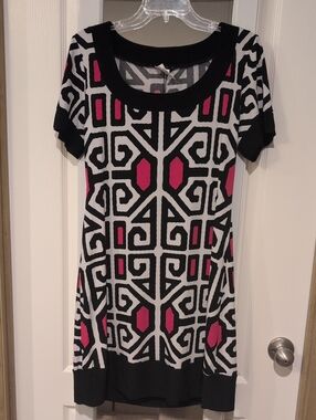 Tiana B. Black, White & Pink Geometric Short-Sleeve Tunic